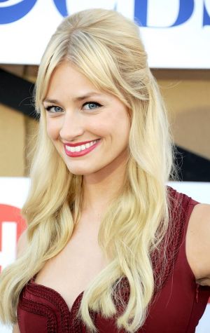 Poster Beth Behrs